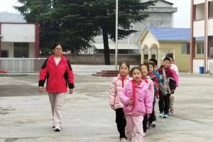 石花青年教师唐艳丽的一天