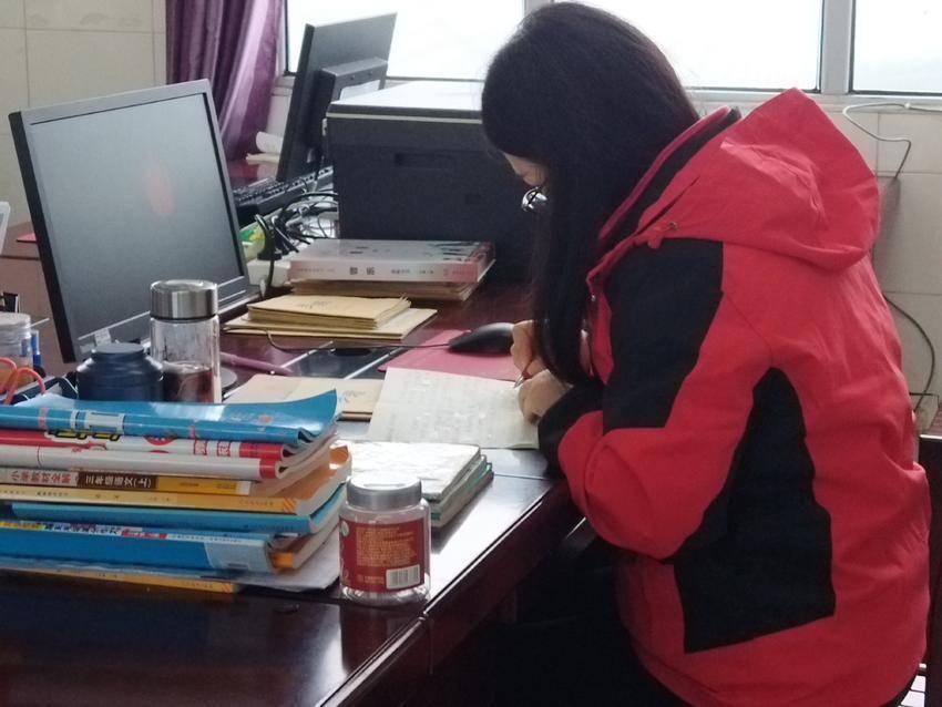 石花青年教师唐艳丽的一天