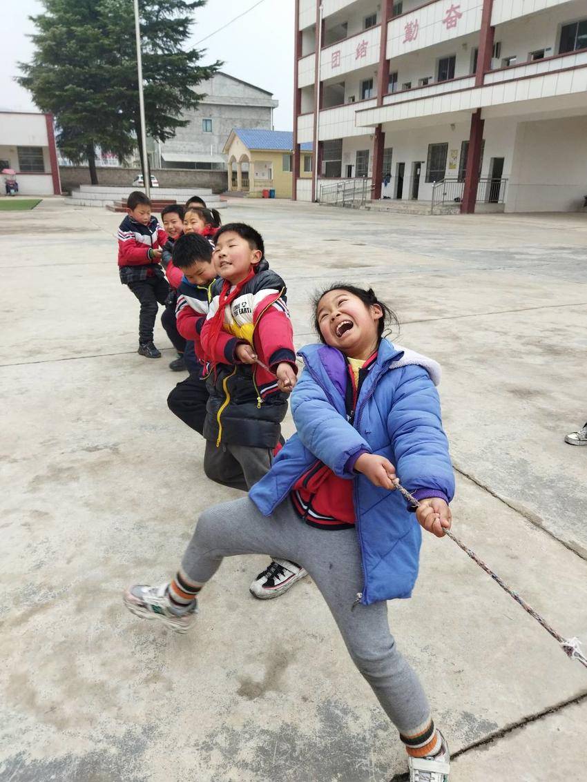 石花青年教师唐艳丽的一天