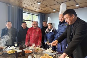 谷城留一手教做团年菜