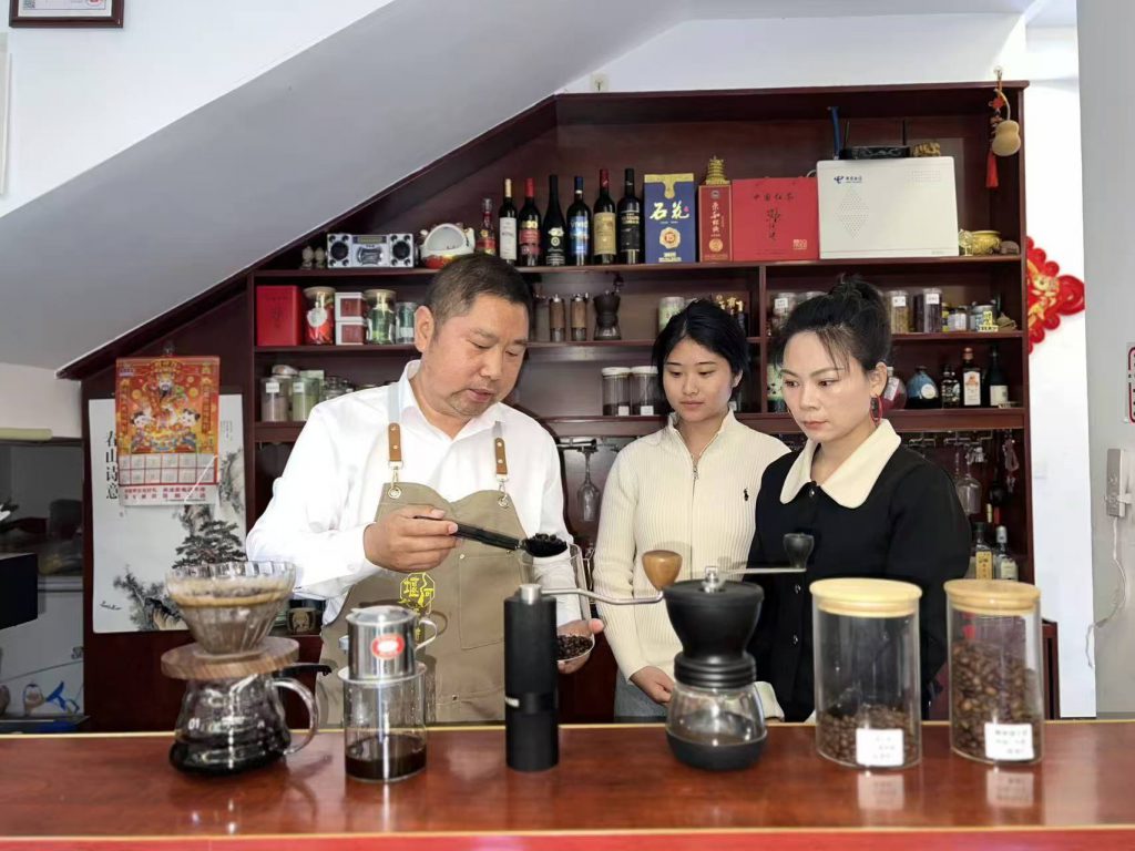 百里姻缘咖啡牵，十堰一景区来襄阳取真金