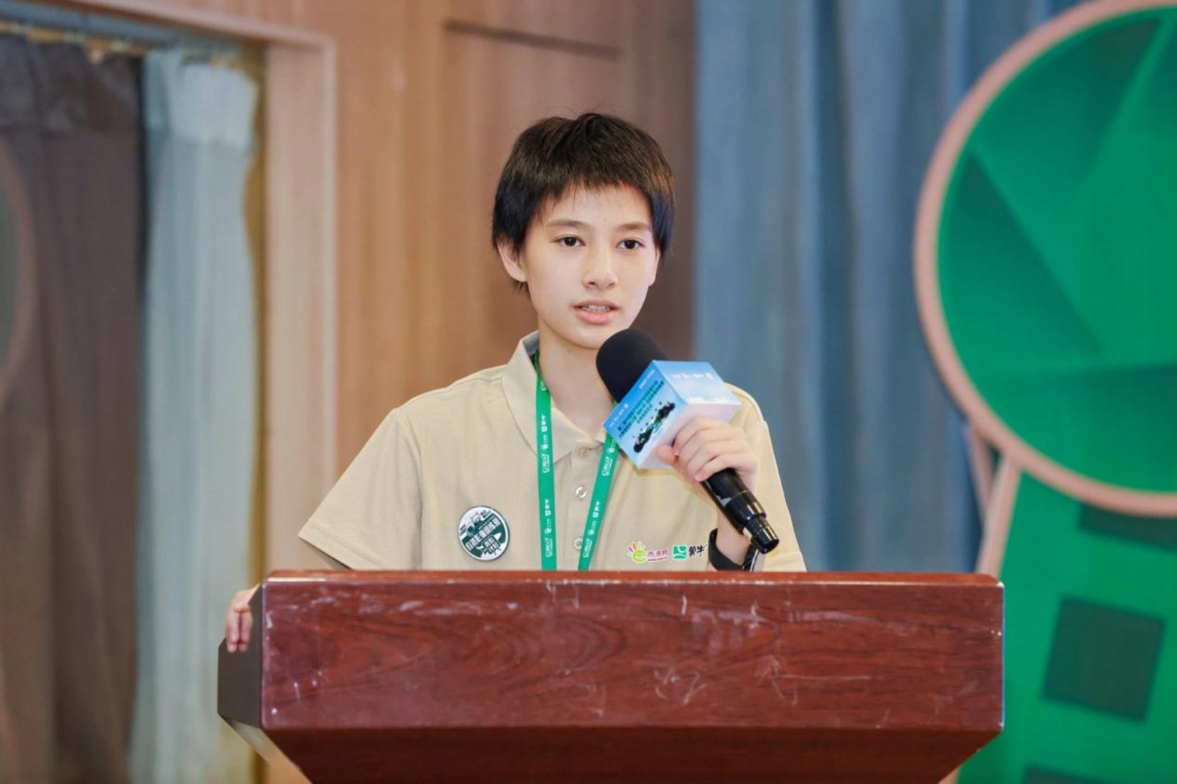 营员代表李思成发言