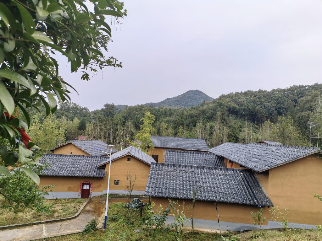 李“村长”国庆坚守古村落,只为游客有饭吃