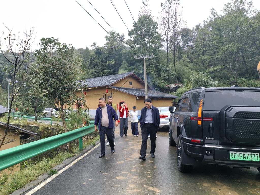 李“村长”国庆坚守古村落,只为游客有饭吃